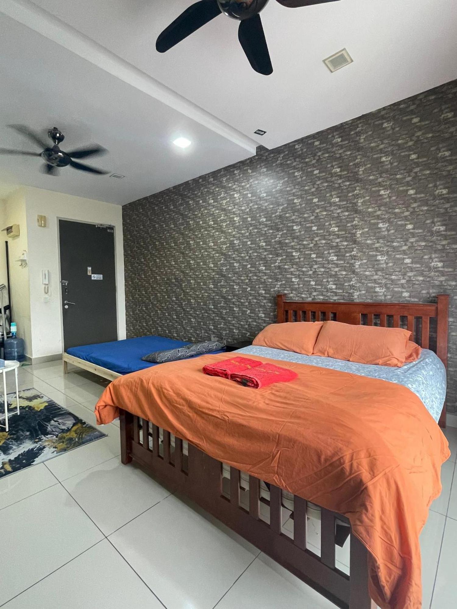 Urban 360 Studio Love Rara Suite Homestay Cuevas de Batu Exterior foto